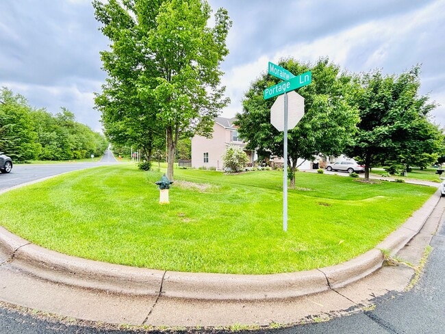 Building Photo - ONE OF A KIND 5bed/4bath!  *HOME THEATER* ...
