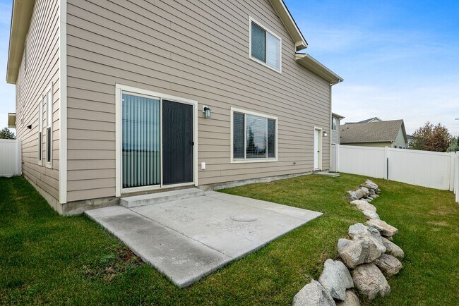 Building Photo - Great Location, Single Family Home, CDA, Pet Friendly