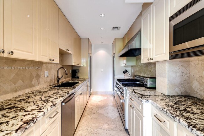 Building Photo - 709 Idlewyld Dr