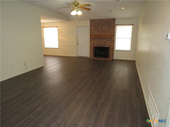 Building Photo - 2706 David Dr
