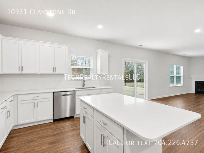 Building Photo - 10971 Claystone Dr