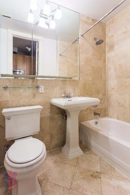 Building Photo - 345 E 5th St