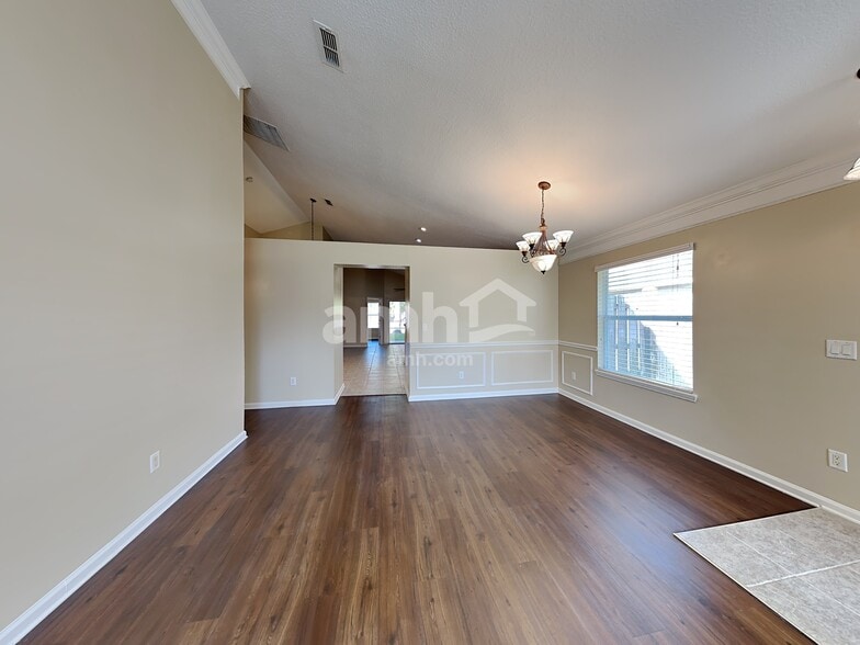 Building Photo - 804 Templeton Ln