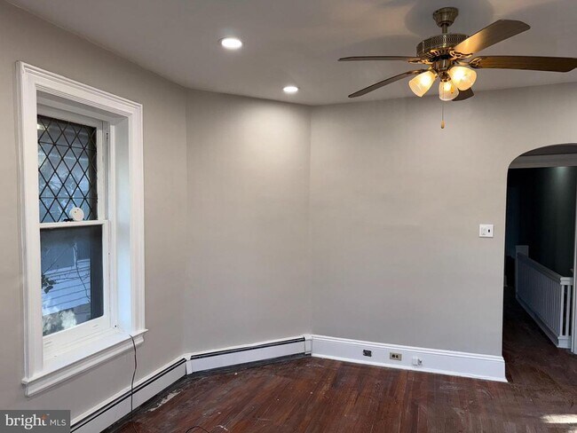 Building Photo - 645 E High St