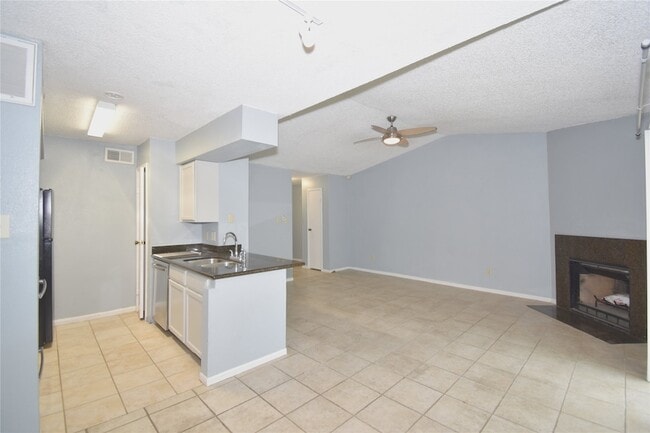 Building Photo - 2120 El Paseo St