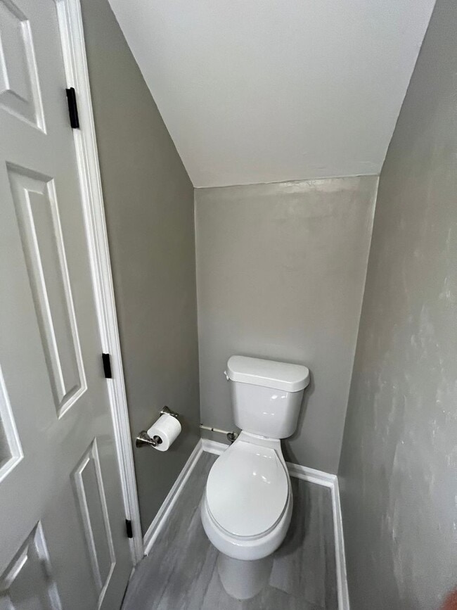 Building Photo - Stunning 2 Bed, 2 1/2 Bath Townhouse Available Now