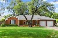 Building Photo - 2409 Martin St