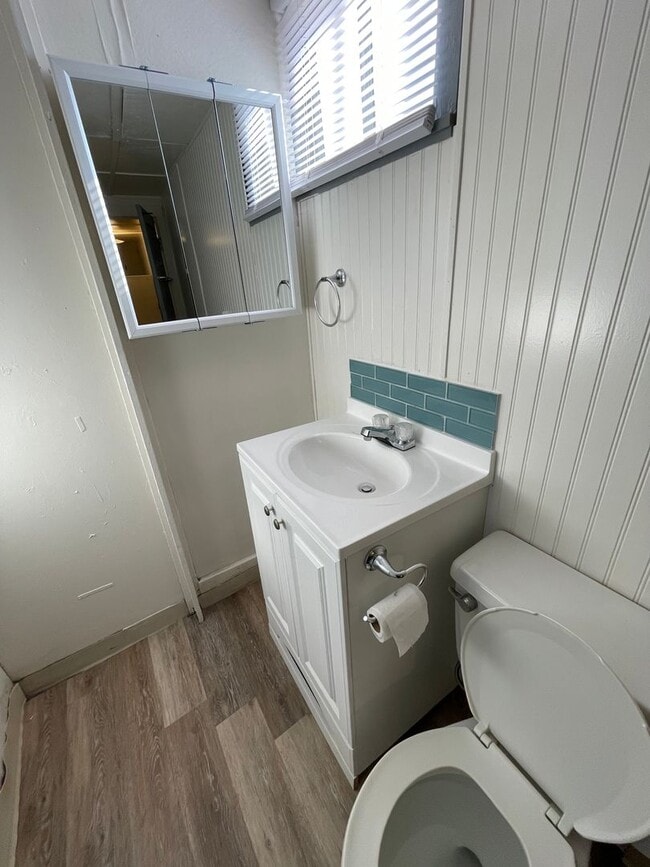 Building Photo - EHN720