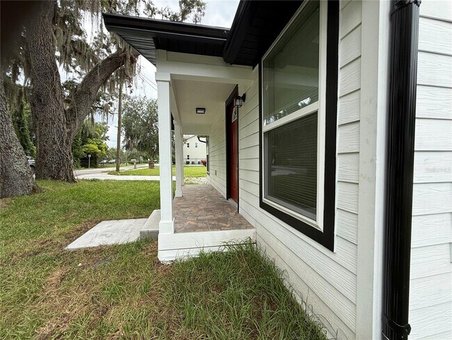 Building Photo - 225 E Warren Ave