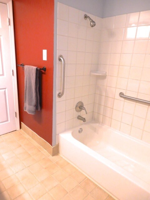 Building Photo - 9580 Sunnyside Road