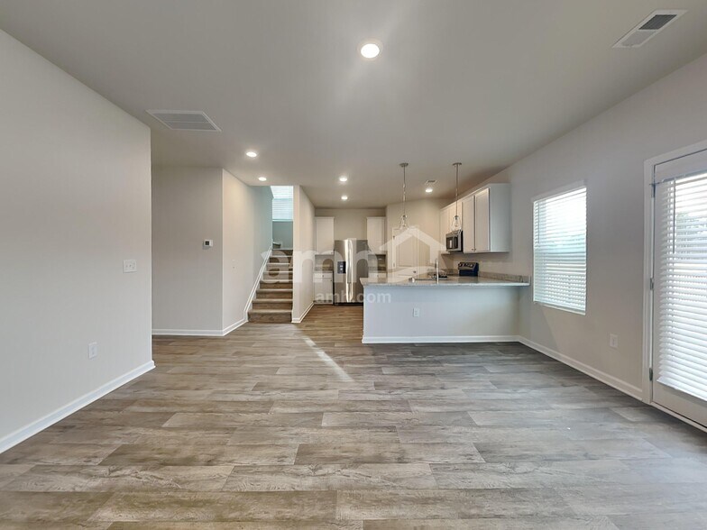 Building Photo - 3232 Emberly Dr