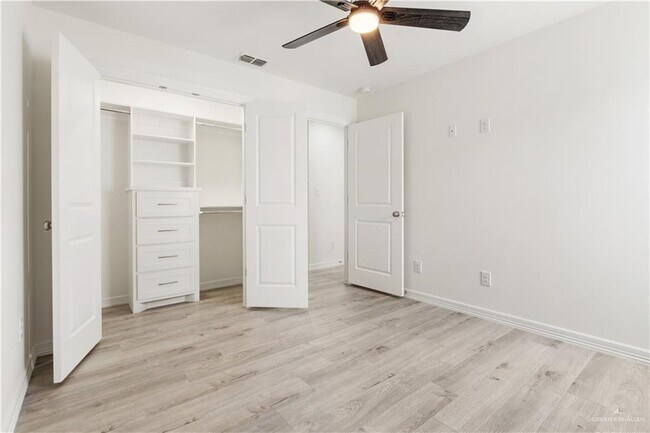 Building Photo - 2312 Corales St