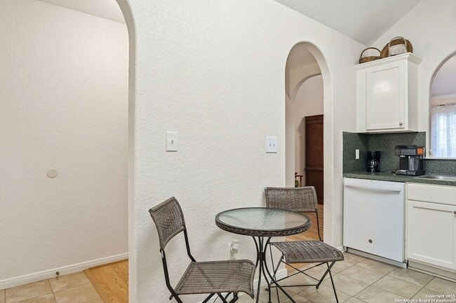 Building Photo - 1150 Green Hill Dr