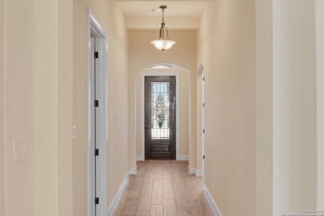 Building Photo - 612 Carriage House