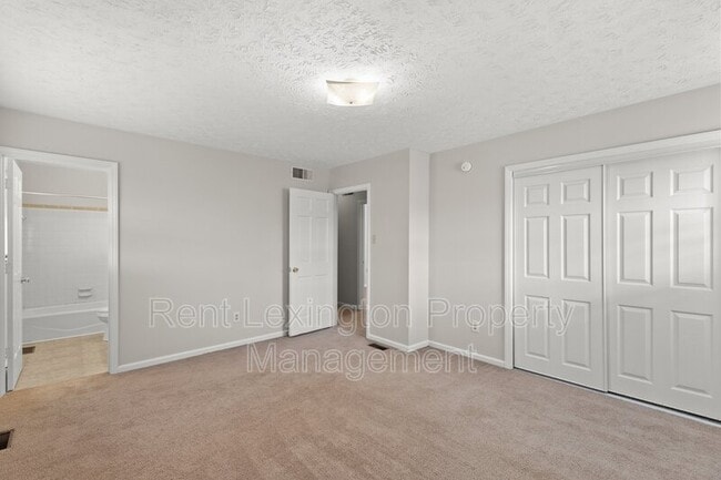 Building Photo - 1932 Mint Julep Ln