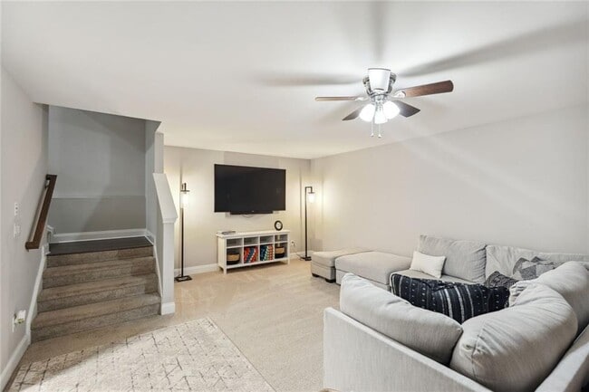 Building Photo - 1007 Edgemont Dr