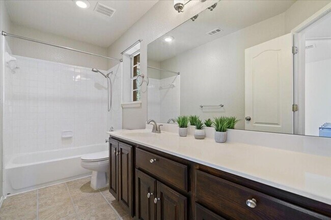 Building Photo - 5128 Bluestar Dr