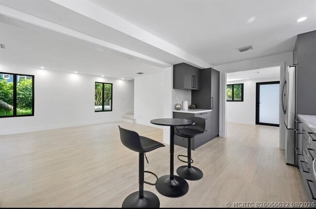Building Photo - 823 33rd St