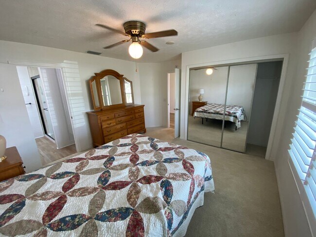Building Photo - Welcome home to this bright, beautifully maintained 2-bedroom, 2-bath Stonecrest home, offered mo...