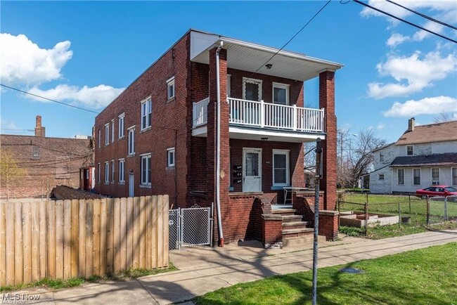 Primary Photo - 5702 Herman Ave