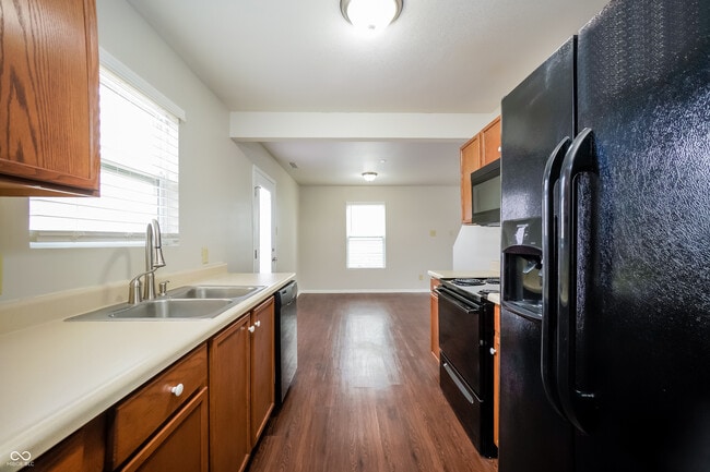 Building Photo - 1330 Central Park Dr