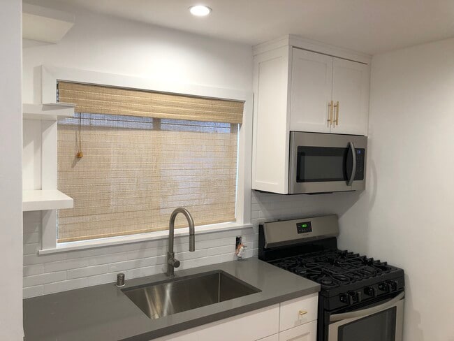 Building Photo - 202 39th St