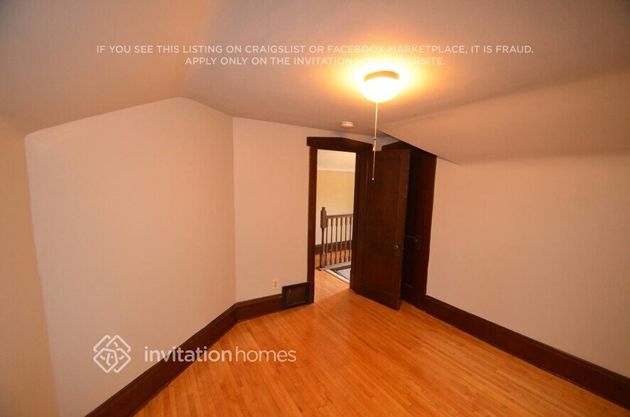 Building Photo - 3455 33rd Ave S