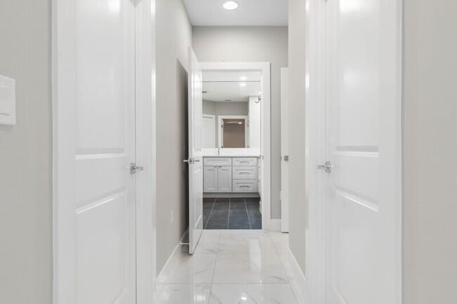 Building Photo - 12 Wheeler Ln