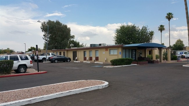 Building Photo - 6529 W Glendale Ave