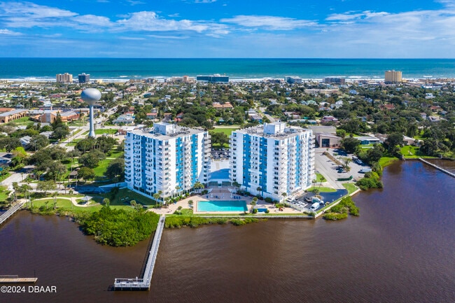 Building Photo - 925 N Halifax Ave