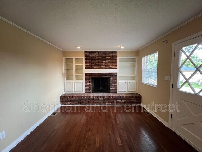 Building Photo - 922 Bluebird Rd