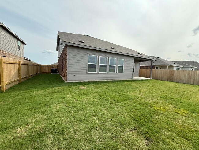 Building Photo - 519 Vantage Dr