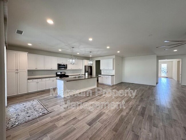 Building Photo - 34913 Limecrest Pl