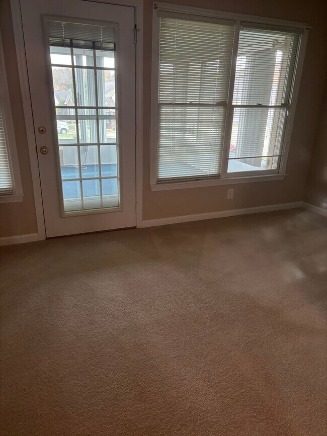 Building Photo - 2 Bedroom Salisbury Home