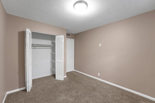 Building Photo - Charming 3BR Condo in Charlotte