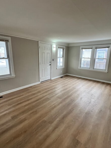 Building Photo - 18712 Brady