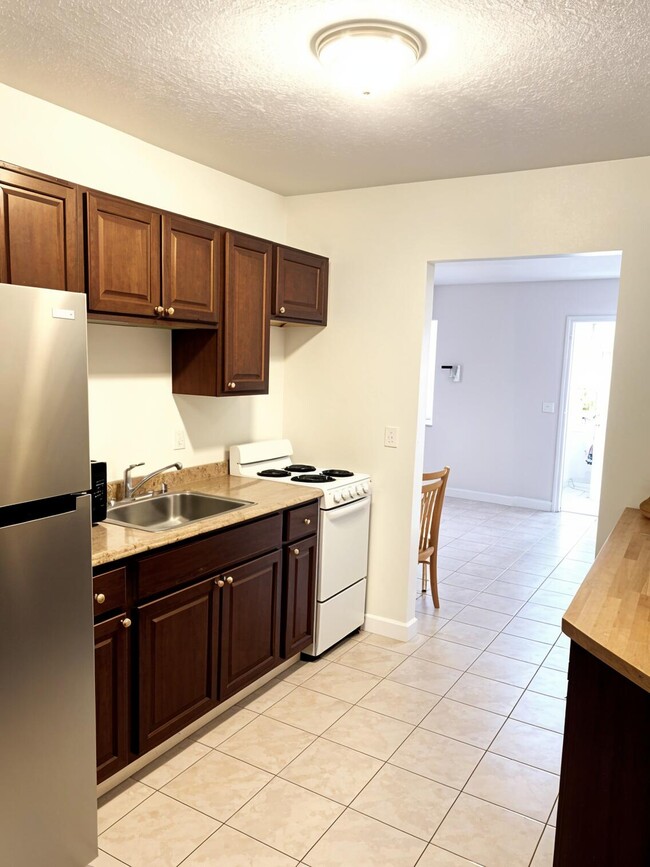 Building Photo - 751 Hummingbird Way