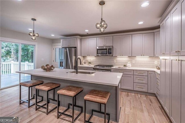 Building Photo - 605 Blake Ave SE