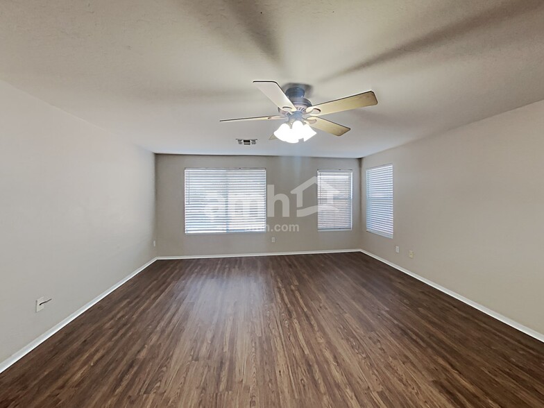 Building Photo - 11940 W Charter Oak Rd