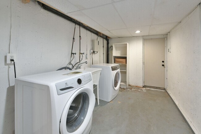 Building Photo - Beautifully Renovated 3 Bedroom Home Now Available For Rent in Cedarbrook!!!