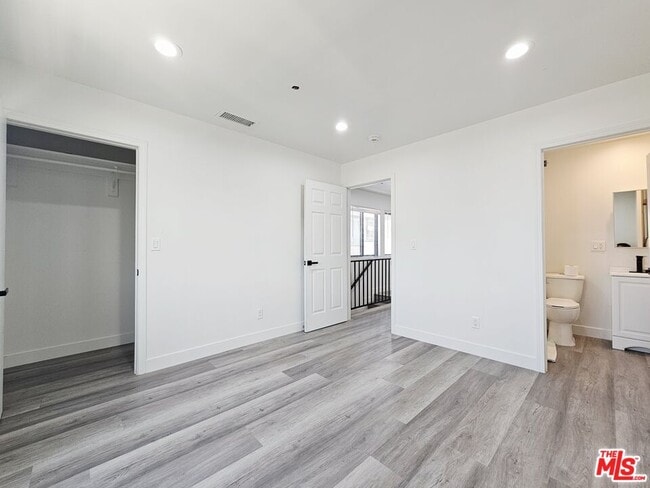 Building Photo - 4110 1/2 Normandie Ave