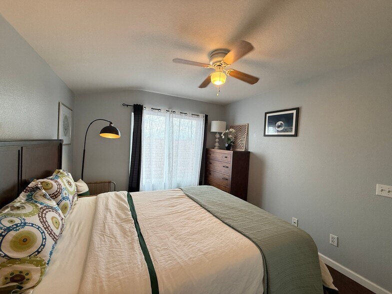 Building Photo - 13885 Camp Rock St
