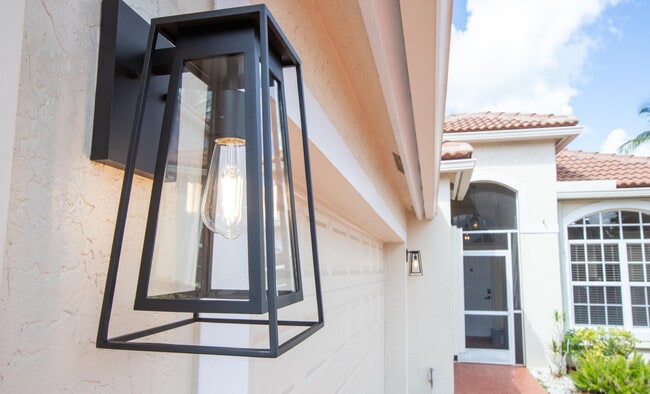 Building Photo - 10881 La Salinas Cir