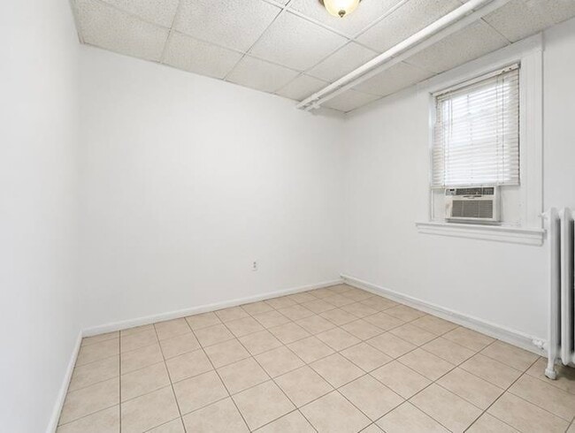 Building Photo - 816 19th St