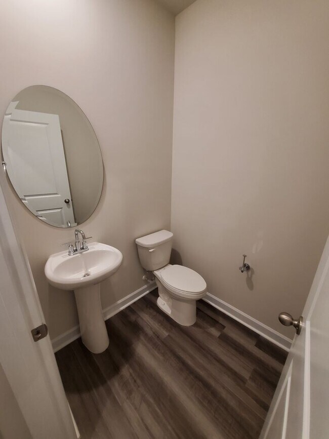 Building Photo - Beautiful Home in Huntersville