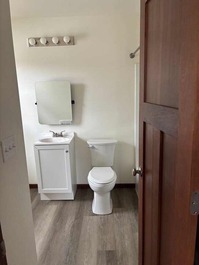 Building Photo - 806 8th Ave NW