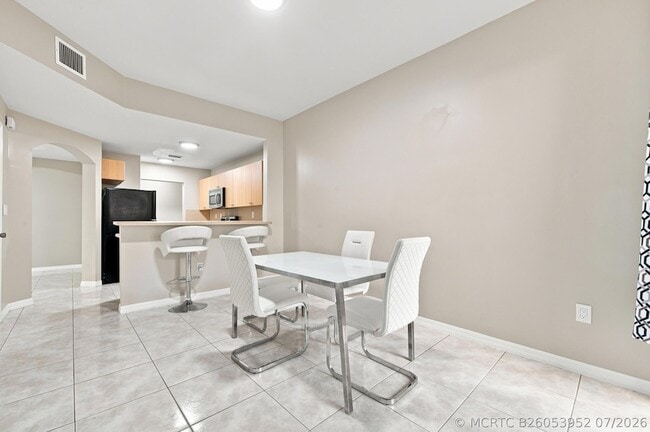 Building Photo - 732 SW 106th Ave