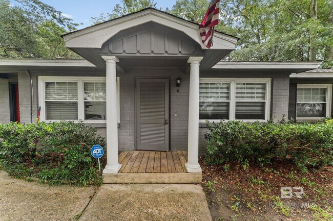 Building Photo - 200 S Hillside Ln
