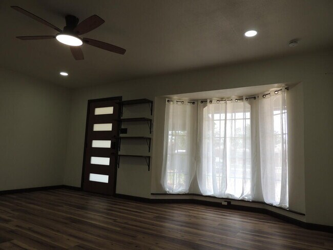 Building Photo - 2816 Catalina Dr