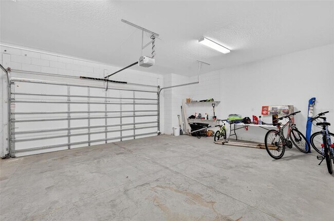 Building Photo - 6070 Sierra Crown St